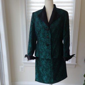 Le Suit Green and Black Suit w/Sheer Collar
